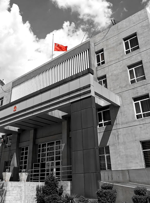 中国驻伊朗大使馆下半旗中国驻刚果民主共和国大使馆下半旗中国驻