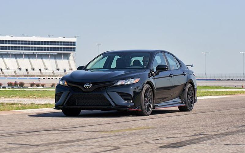 丰田凯美瑞trd霸气外露,配烟黑色中网 后滑式车顶,动力3.5l v6