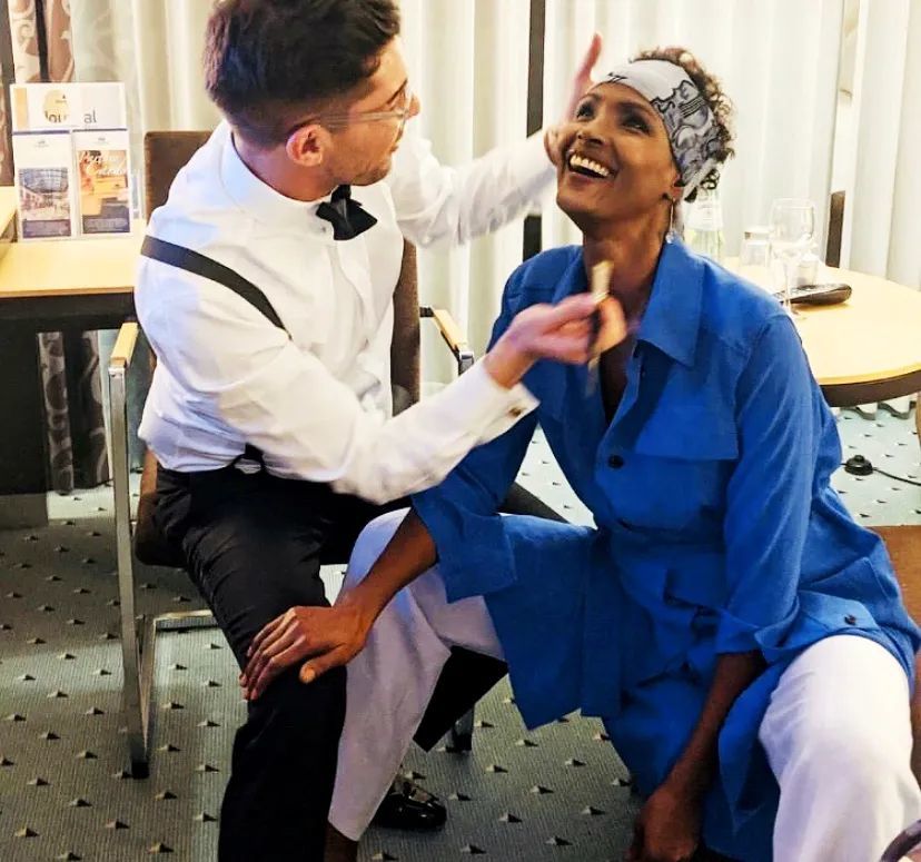 waris dirie是国际超模也是"非洲女权斗士",她被称作"沙漠之花",在荒