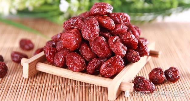 蔓越莓果干 入口酸中带甜 果肉饱满 是女人爱吃的小零食 腾讯新闻
