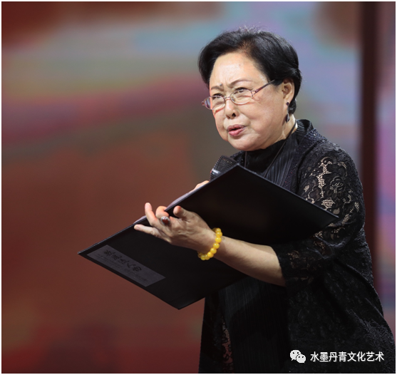 著名表演艺术家斯琴高娃朗诵你