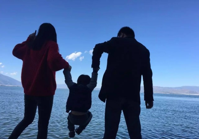 亲情故事:有时候玩笑的背后可能是一个善意的谎言