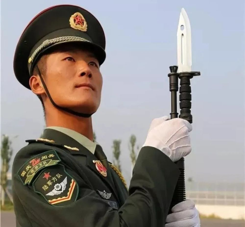 模范尖刀连做永不卷刃的尖刀