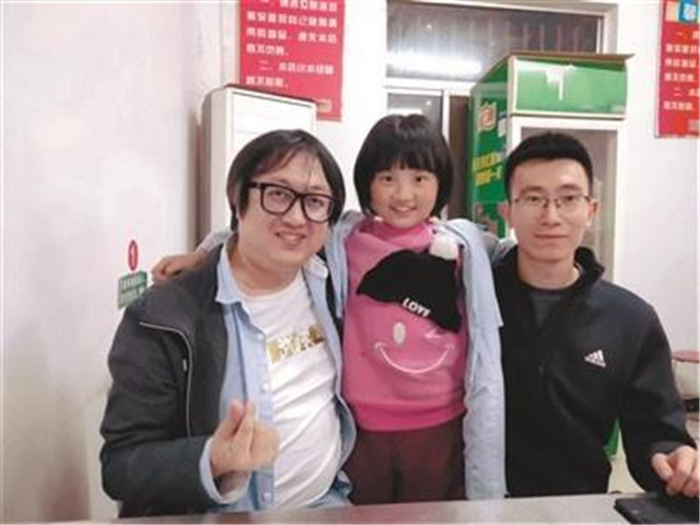 12岁农村女孩儿韩甜甜登上春晚的背后离不开两位老师的守护