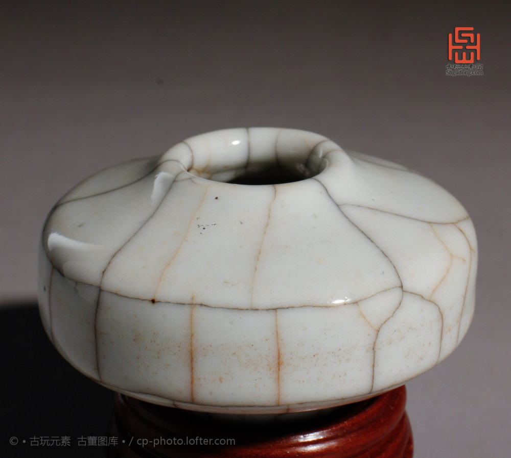 乾隆月白哥釉马蹄形水盂