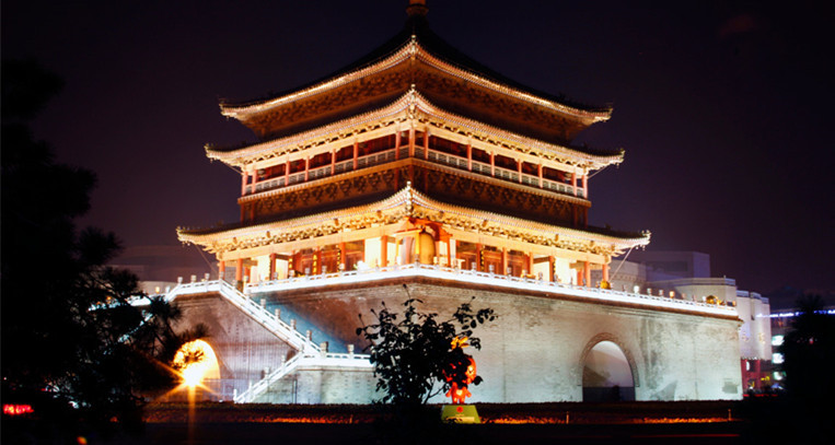 古城长安比如:白居易在代理昭应(即临撞)县尉时,曾经作了一首《新丰路