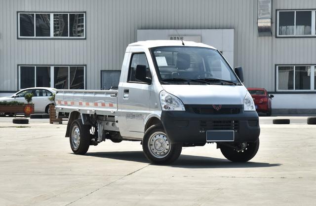 2米7的货厢,700多公斤的装载量,五菱荣光小卡助你早日奔小康!