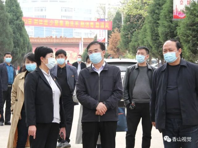 4月5日上午,河南省魯山縣縣長李會良,副縣長楊洪峰蒞臨魯山縣第三高級