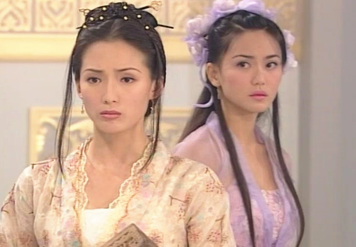 47岁郭妃丽晒自拍,皮肤紧致宛如少女,嫁大10岁外国富商生活幸福