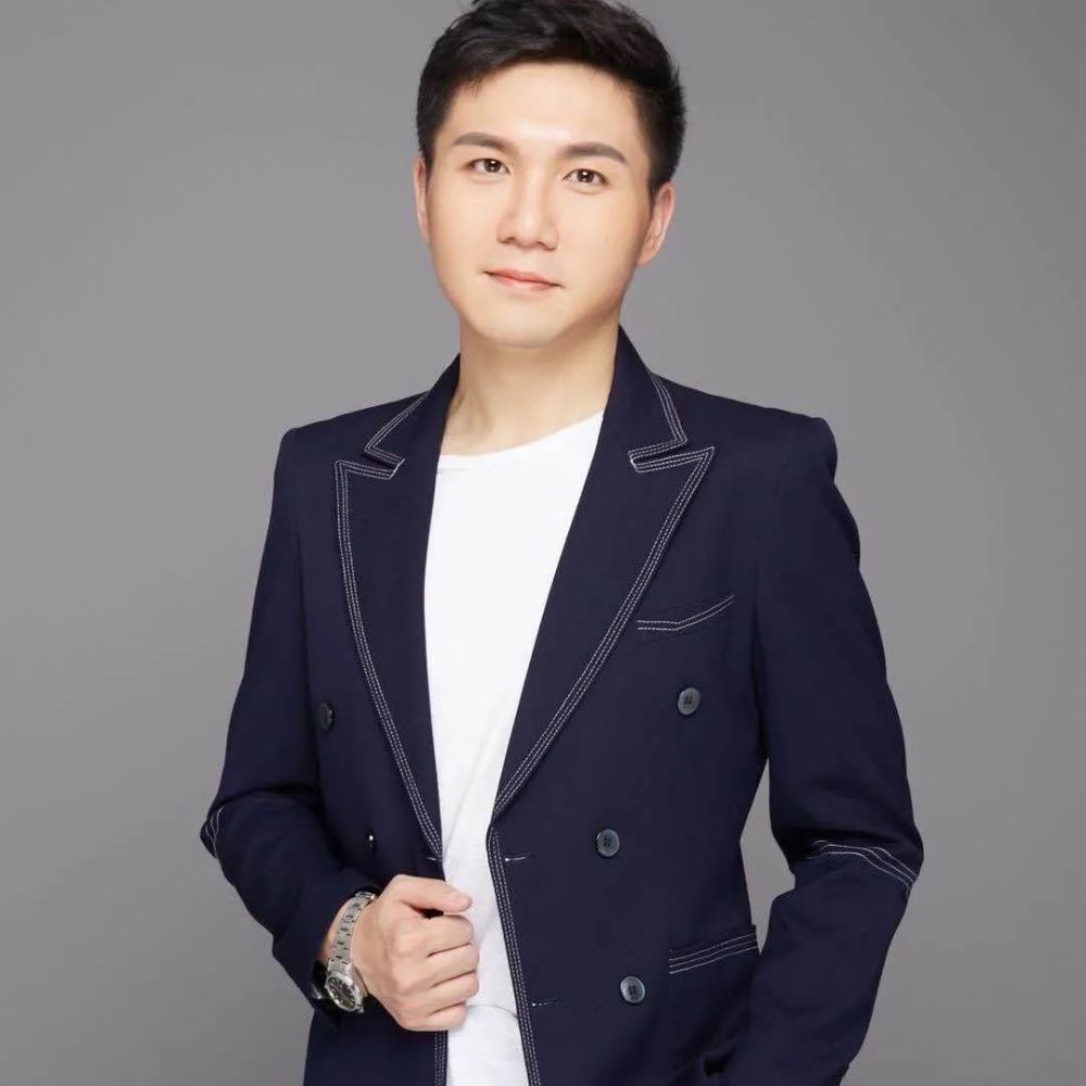 作者张俊,上海帅醒创始人,笔名辩手李慕阳,套路侦探一枚,专注社交传播