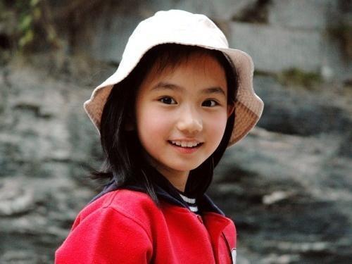 娱乐圈唯一考入清华大学的童星,她美貌与才华并存,被称清华女神