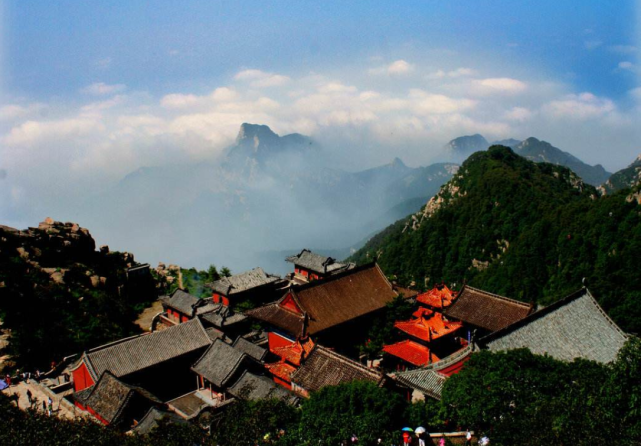 泰山位於山東省泰安市,是五嶽之一.