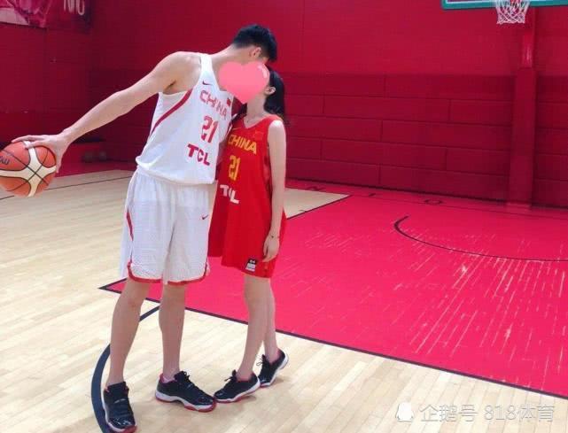 情比金坚胡金秋恋爱6周年晒照16岁与女友定情约好大学毕业结婚