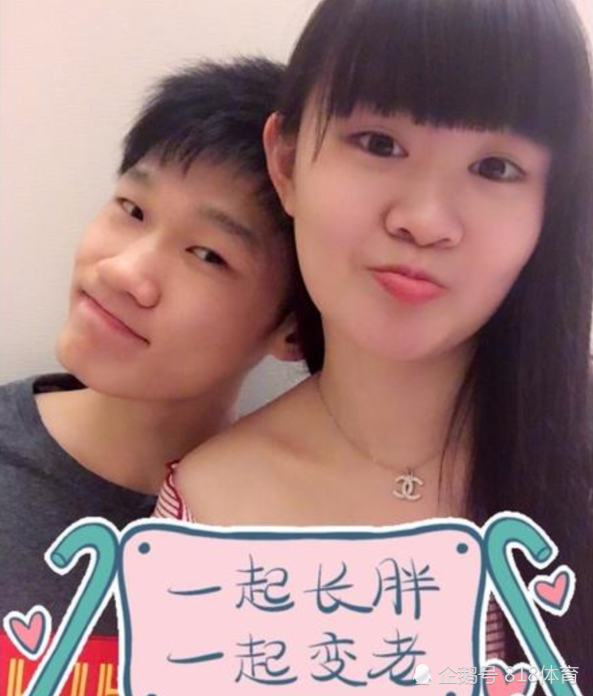 情比金坚胡金秋恋爱6周年晒照16岁与女友定情约好大学毕业结婚