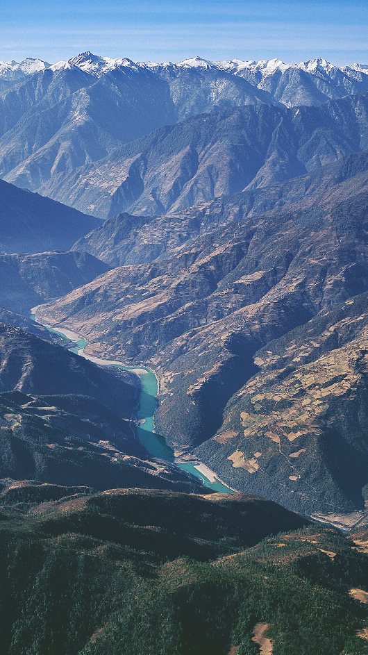 二的横断山区,"三江并流"世界自然遗产地,就位于喜马拉雅山脉弯入印度