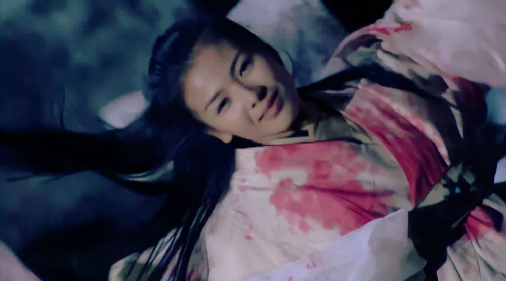 阿紫为何要撵开众人抱乔峰跳崖你看乔峰都对她做了啥