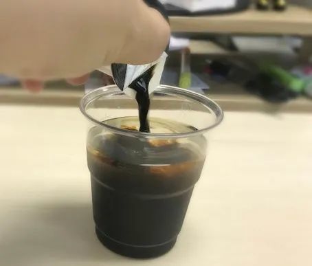 目前比较受欢迎的是blendy和隅田川,喝的时候只要掀开盖子将液体倒入