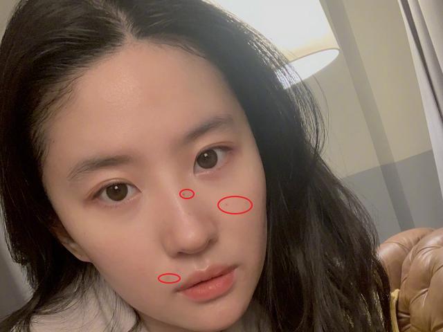 刘亦菲深夜晒自拍,素颜也挡不住高颜值,看到面部细节粉丝心疼了