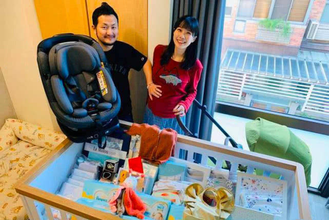 2017年10月,九把刀向交往了一年半的女友周亭羽求婚成功,同年12月两人