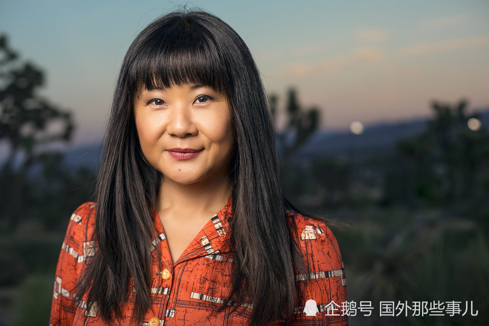 亚裔喜剧演员兼作家詹妮-杨以对此并不认同,他她对美国广播公司说:"我