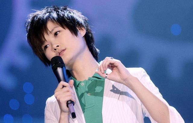 2005年,选秀节目鼻祖《快乐女声》腾空出世,主打 "想唱就唱"的理念.