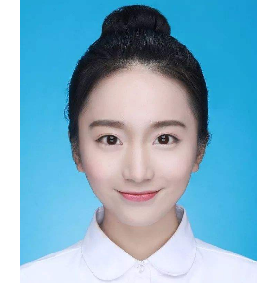 女生拍证件照时get这三个拍照小技巧让你瞬间变女神