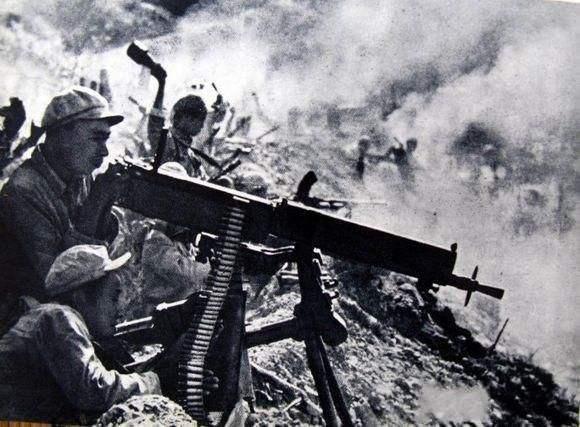 志愿军战士誓与阵地共存亡