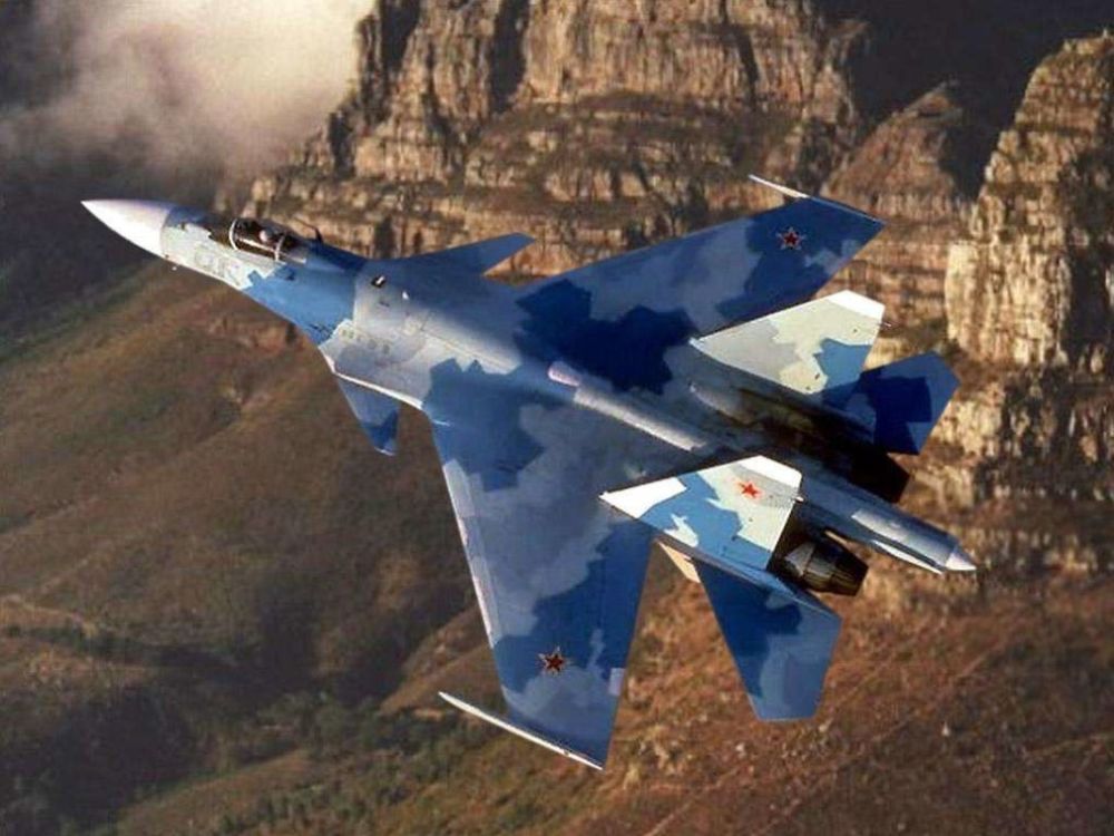 苏-37战机号称秒杀f-35肥电,匹敌歼20和f-22,为何现在没影了