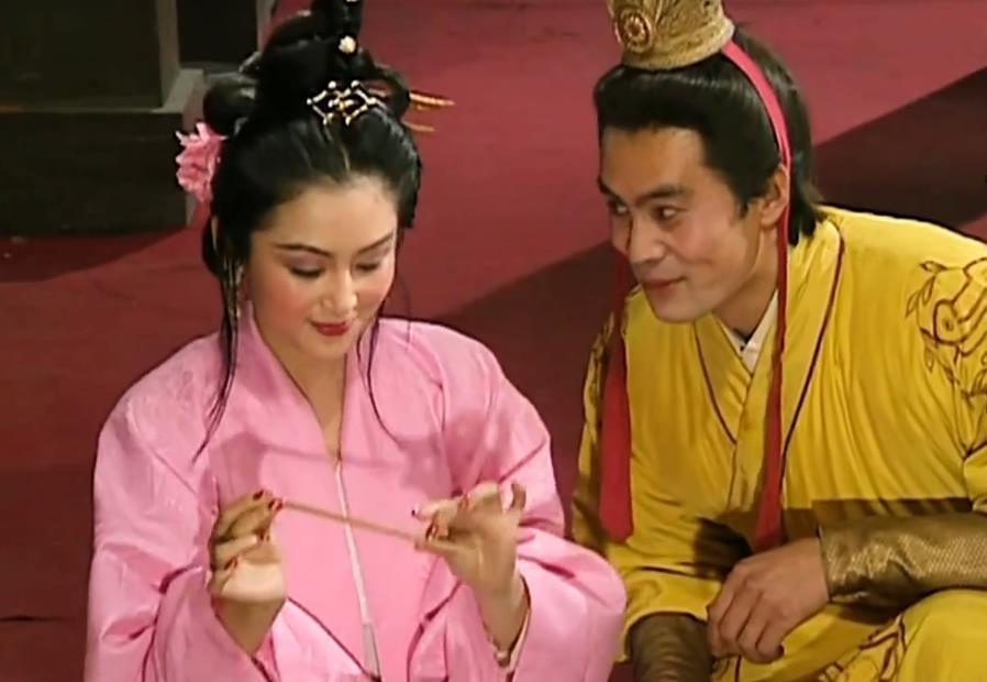 曹操都嘲笑吕布"爱诸将妇",说明他每天工作很繁忙,再加上包括正妻严氏