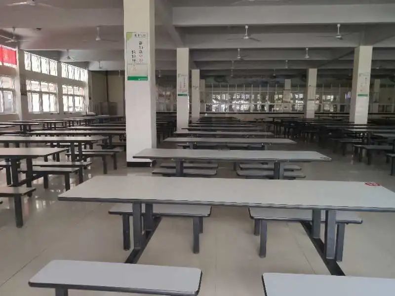 宏翔高级中学系全市办学规模最大的私立高中,学校采取封闭式教学管理