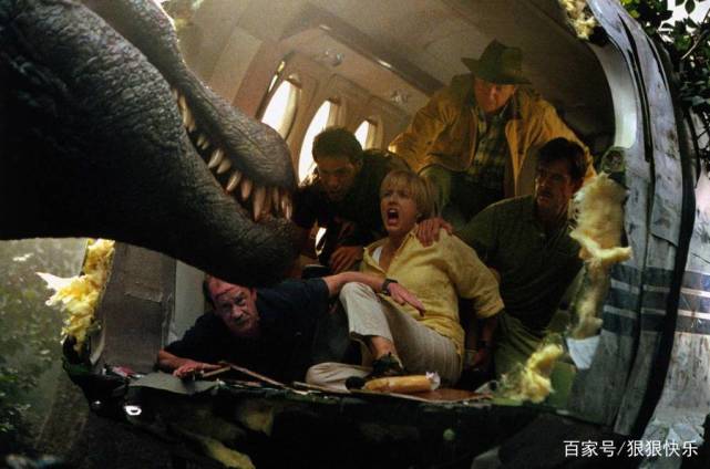 影片主要发生在前作《侏罗纪公园:失落的世界》中的索纳岛,一对