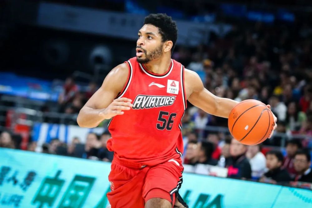 "弗里曼是在疫情爆发之后,少数留在中国的外援之一,深圳男篮也给予了