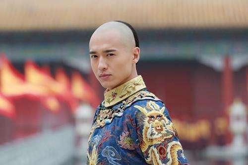 原来,博尔济吉特氏的父亲吴克善是昭圣太后(孝庄太后)的大哥,也就是说