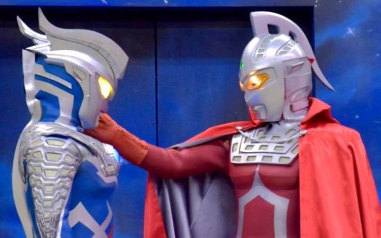 奥特曼父子哪里最像?捷德遗传眼睛,泰迦遗传角,他不是亲生的?