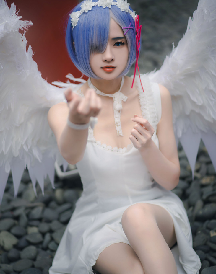 小姐姐光脚cos蕾姆,放飞自我那一刻,漫迷:这才是天使_腾讯新闻