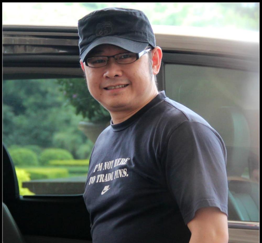 如今49岁的刀郎曾红遍大江南北又突然隐退其中的内幕引人心酸