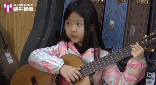 周昭妍练习吉他很刻苦比如,孩子3岁时是记不住歌词