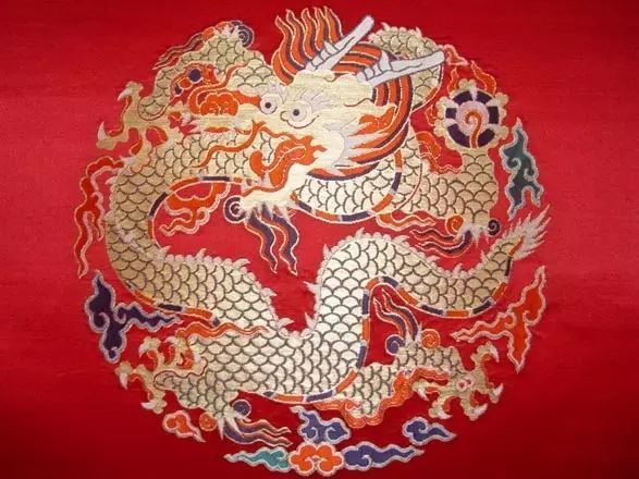 近距离感受这项华丽璀璨的非遗可以看到云锦制作的整套工序在南京云锦