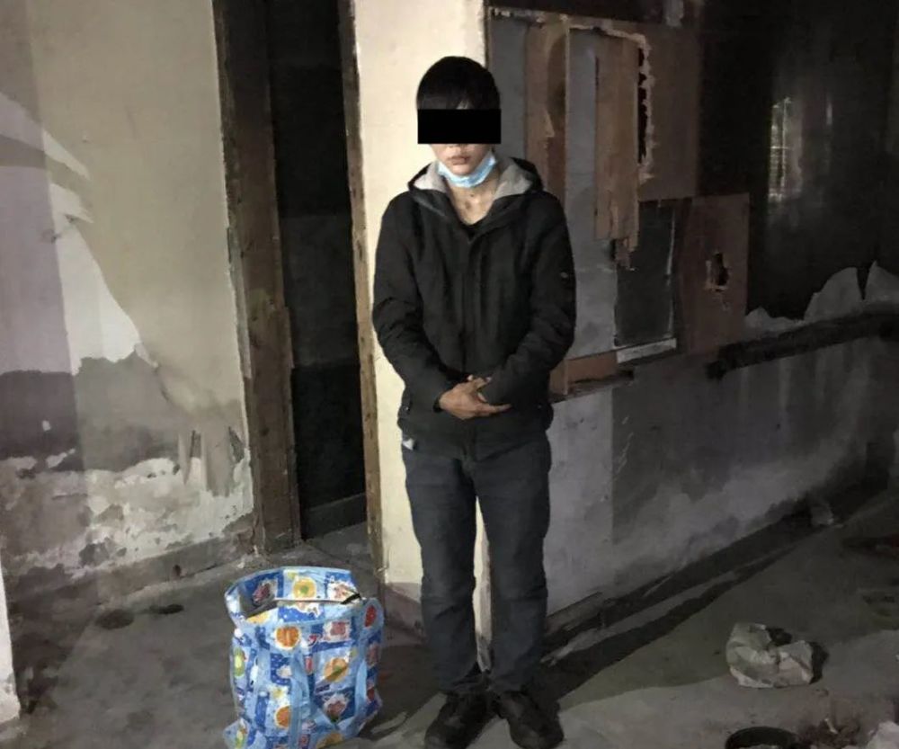 抓获一拉车门盗窃的贼人!被抓时还疑惑:警察叔叔怎么来了