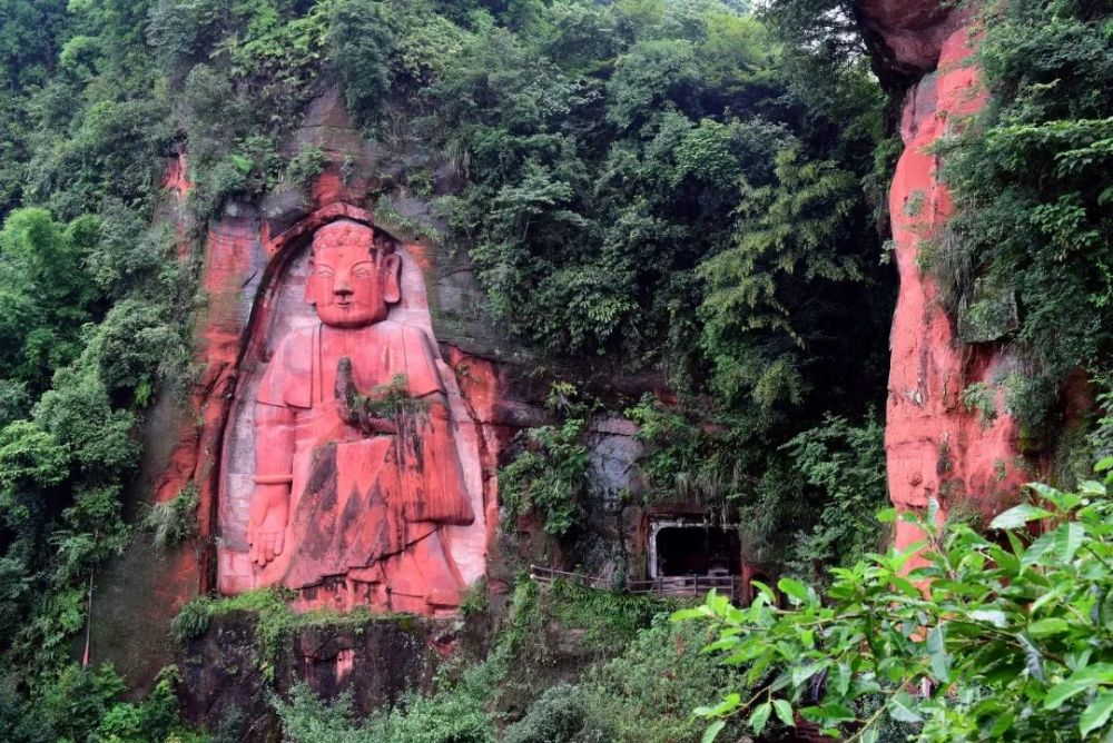 乐山又双叒叕惊现大型天然睡佛