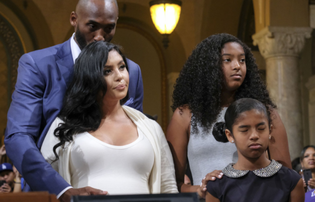 37岁瓦妮莎,5次怀孕身材走形,两个月瘦到脱相,胖瘦都是为科比