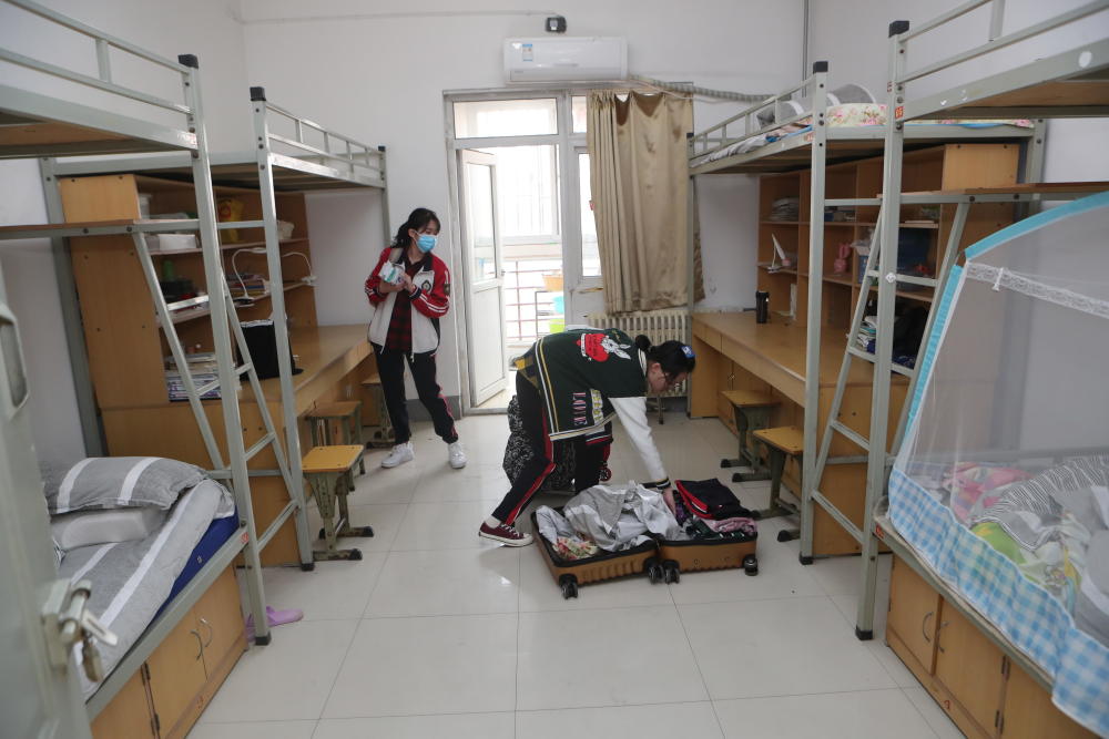 每班不超35人"我相信在座各位非常期待这一天……"上午8点多,郑州七中