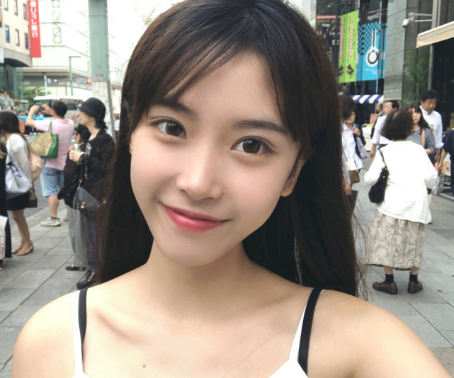 半藏森林有多努力?躺病床上输液还不忘化妆,看清"病容"网友愣了