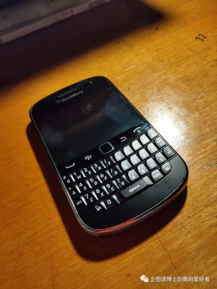 落寞的王者,现在还好吗——黑莓9900
