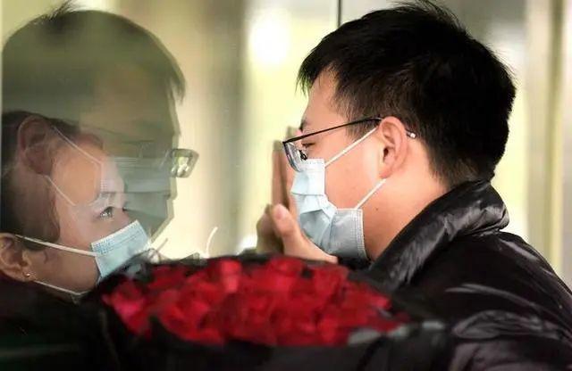 援鄂医疗队张静静老公曾支持她援鄂爱情面前没有生死只有别离