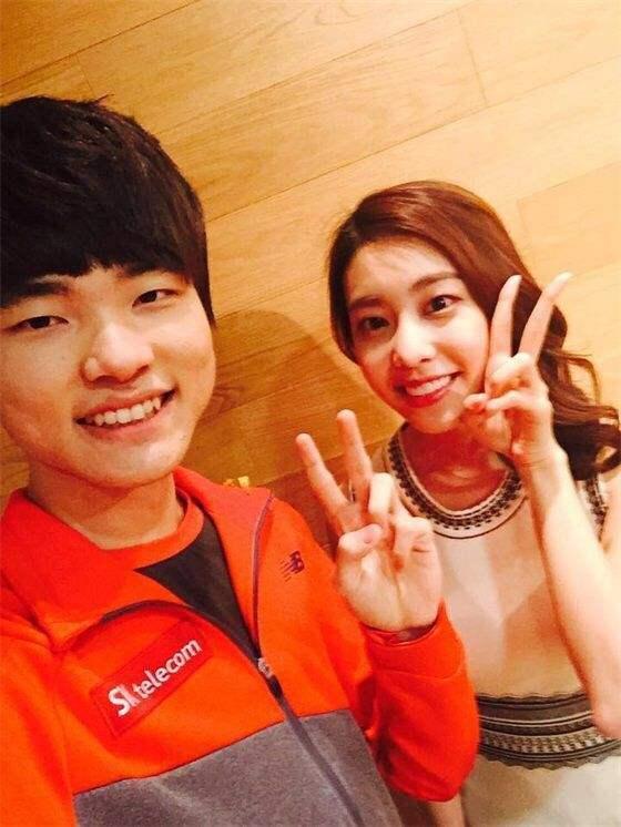 英雄联盟:恩静新婚登记,李哥苦酒入喉心作痛