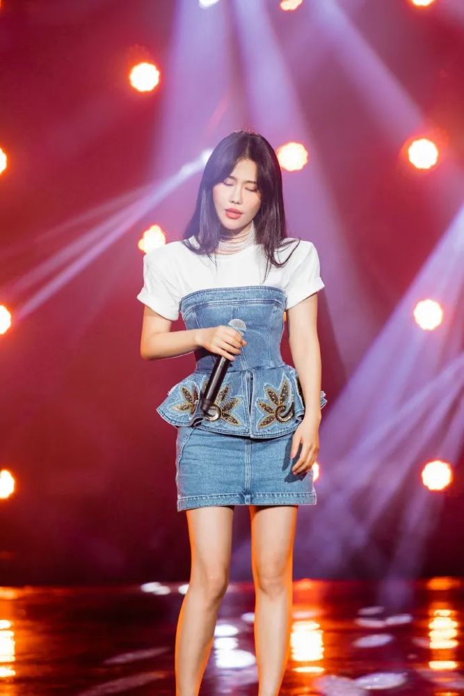 袁娅维这身材真没p图吗 臀宽看着是腰宽的两倍 欧美身材真火辣 腾讯新闻