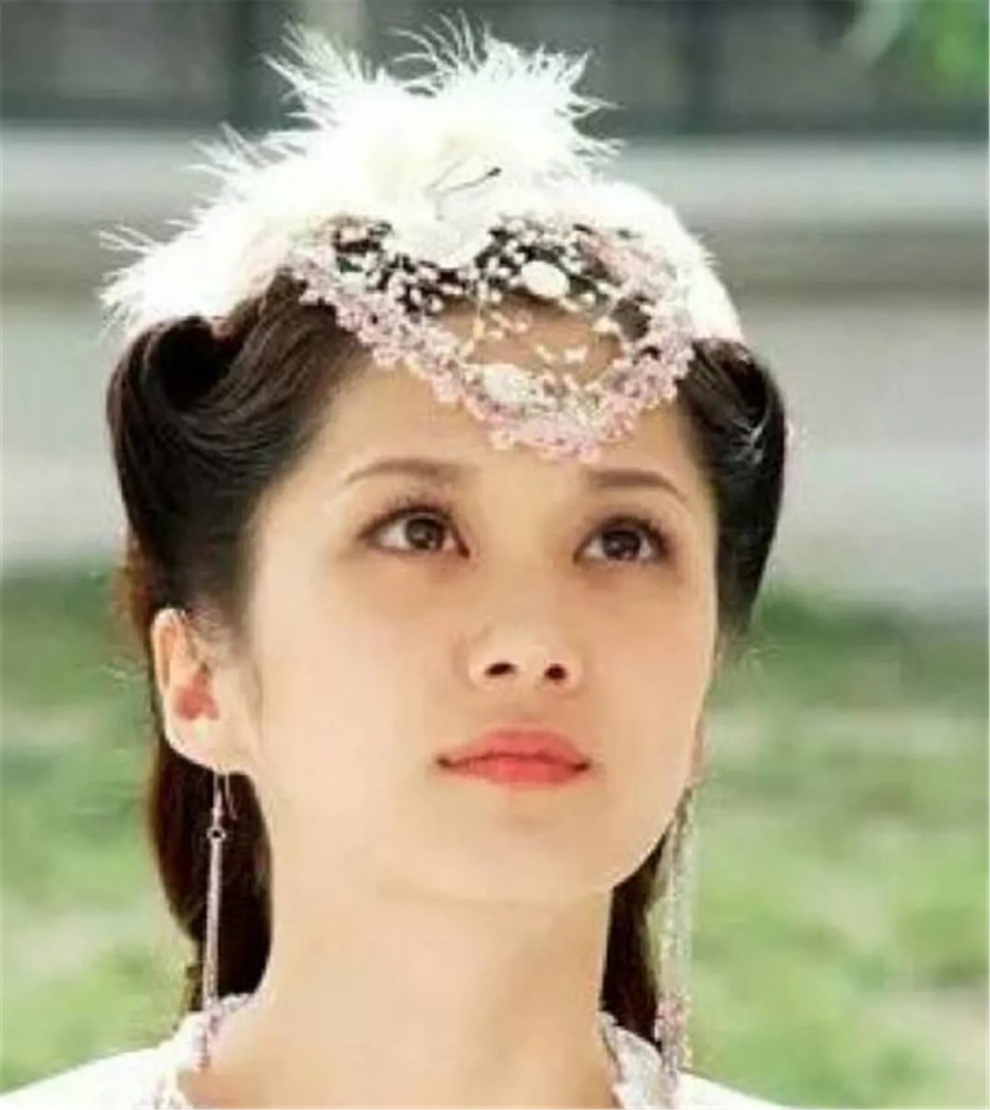 戴羽毛头饰的古装美人,舒畅张庭美如画,最后一位简直是童年女神!