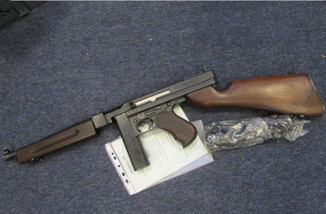 汤普森冲锋枪:该枪的早期研制产品是m1919式(代号"毁灭者一号"),它的