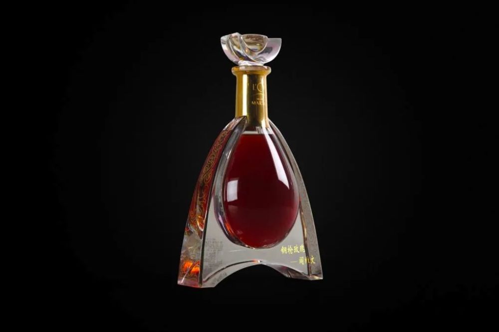 名人与酒阎维文一瓶个性化的尚马爹利至尊干邑